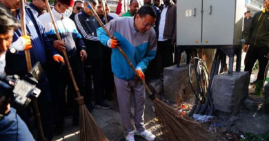 CM Dhami ने उठाया झाड़ू, दिया स्वच्छता का संदेश |Click कर पढ़िये पूरी News