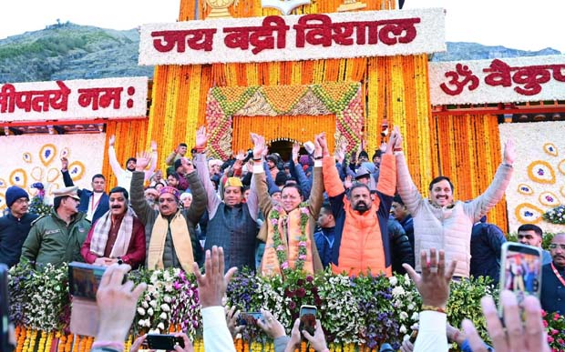 Uttarakhand News…भू-बैकुंठ बदरीनाथ में गूंजी वैदिक ऋचाएं, खुले कपाट|Click कर पढ़िये पूरी News