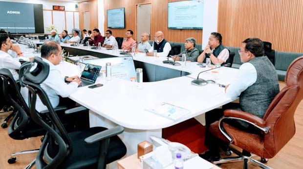 Dehradun: भूमि सुधारों पर मुख्य सचिव ने अधिकारियों संग की चर्चा|Click कर पढ़िये पूरी News