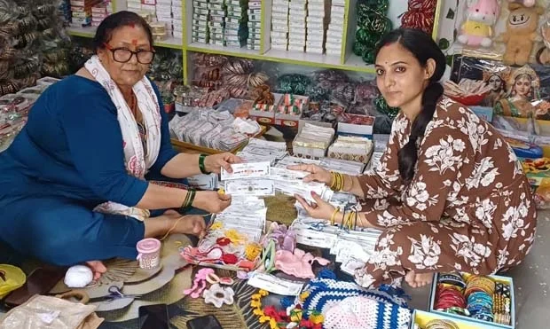 Dehradun Samachar… सास-बहू की जोड़ी ने राखी कारोबार से मचाई धूम |Click कर पढ़िये पूरी News