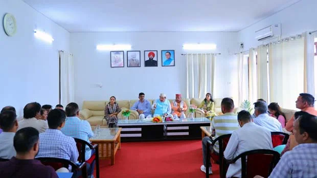 Pauri News… ग्रामीण आजीविका बढ़ाने पर मंत्री चौधरी का जोर|Click कर पढ़िये पूरी News