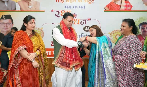 Uttarakhand News… बहनों ने सीएम धामी को बांधा रक्षा सूत्र |Click कर पढ़िये पूरी News
