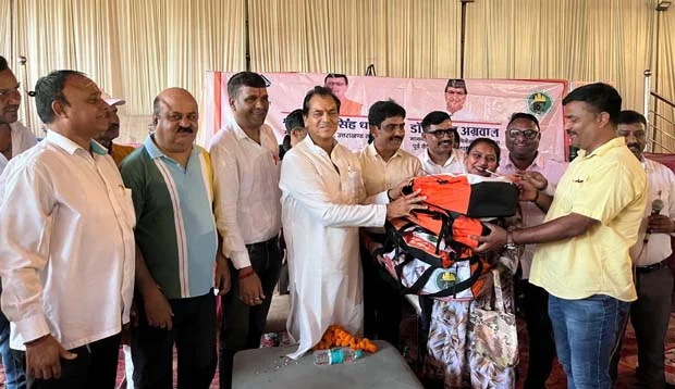 Rishikesh News…. 400 श्रमिकों को दिया सरकारी योजनाओं का लाभ|Click कर पढ़िये पूरी News