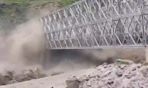 Garhwal News…तमक नाला में उफान, सीमा पर बैली ब्रिज बहा |Click कर पढ़िये पूरी News
