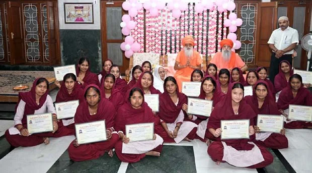 Rishikesh News… जरूरतमंद महिलाओं को बांटी सिलाई मशीन |Click कर पढ़िये पूरी News