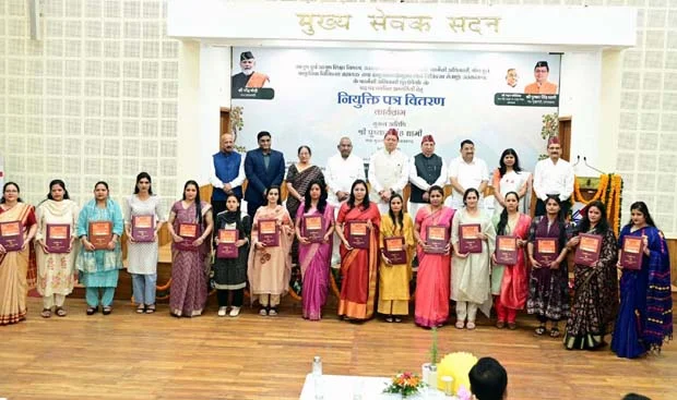 Uttarakhand News…CM  ने सौंपे 332 युवाओं को नियुक्ति पत्र |Click कर पढ़िये पूरी News